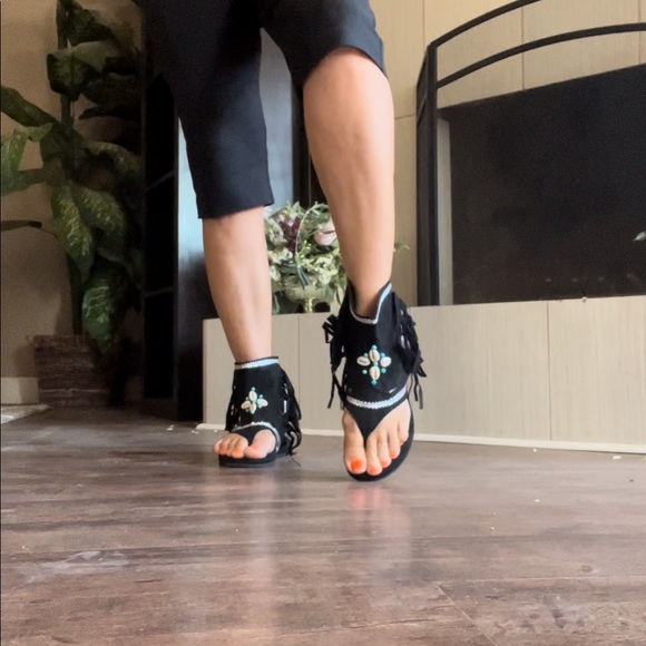 Brand new, never worn gladiator style sandals. Rare! Gorgeous, sueded. Size 6.5 - Picture 3 of 13